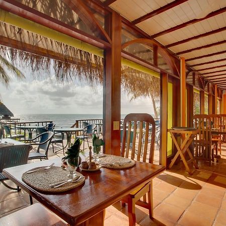 Robert'S Grove Beach Resort Placencia Restoran gambar