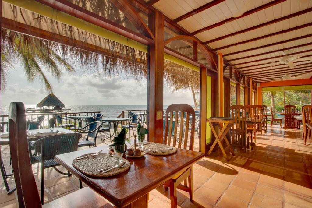 Robert'S Grove Beach Resort Placencia Restoran gambar